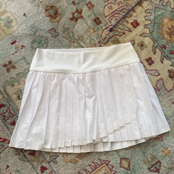 Offline by Aerie Your Serve Pleated Skort Size XL White Tennis Prep Flowy Shorts - Picture 2 of 9